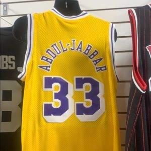 Kareem Abdul-jabbar jersey lakers 33 size